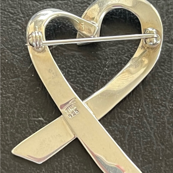 Sterling silver ribbon brooch excellent condition - Picture 4 of 4